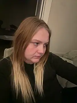 Snapshot of PhatAssBlond chatting on January 9, 4:30 am PhatAssBlond online show from January 9, 4:30 am