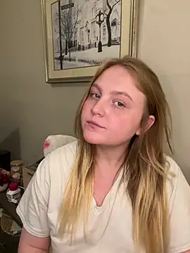 Snapshot of PhatAssBlond chatting on January 18, 4:37 am PhatAssBlond online show from January 18, 4:37 am