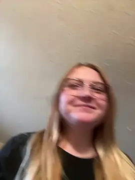 Snapshot of PhatAssBlond chatting on February 2, 7:35 pm PhatAssBlond online show from February 2, 7:35 pm