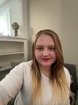 Snapshot of PhatAssBlond chatting on February 7, 9:48 pm PhatAssBlond online show from February 7, 9:48 pm