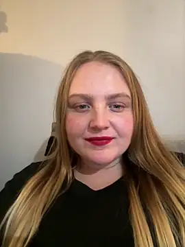 Snapshot of PhatAssBlond chatting on February 12, 12:16 am PhatAssBlond online show from February 12, 12:16 am