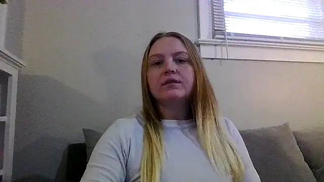 Snapshot of PhatAssBlond chatting on February 15, 3:39 pm PhatAssBlond online show from February 15, 3:39 pm