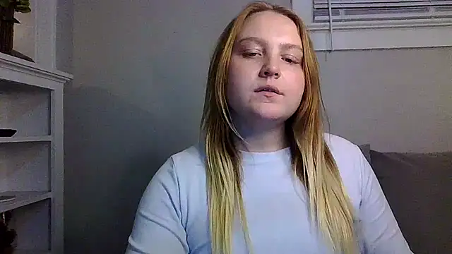 Snapshot of PhatAssBlond chatting on February 15, 11:47 pm PhatAssBlond online show from February 15, 11:47 pm