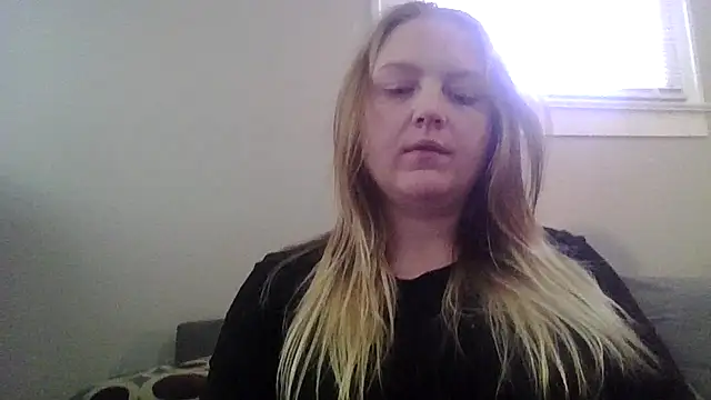 Snapshot of PhatAssBlond chatting on February 17, 5:43 pm PhatAssBlond online show from February 17, 5:43 pm