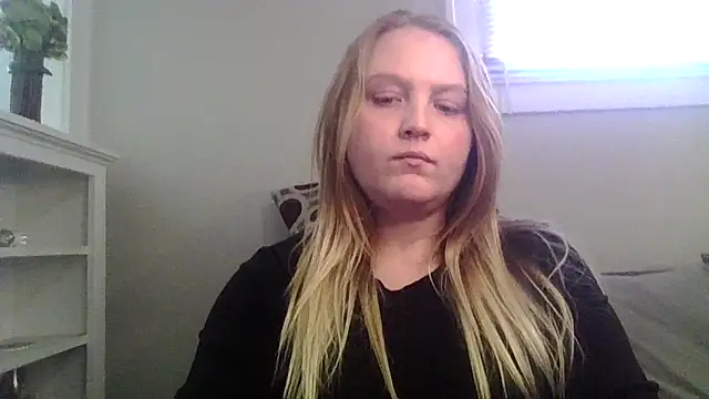 Snapshot of PhatAssBlond chatting on February 17, 9:08 pm PhatAssBlond online show from February 17, 9:08 pm
