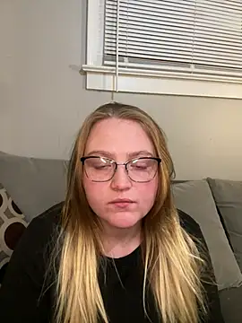Snapshot of PhatAssBlond chatting on February 18, 12:26 am PhatAssBlond online show from February 18, 12:26 am
