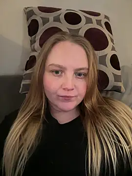 Snapshot of PhatAssBlond chatting on February 19, 10:31 pm PhatAssBlond online show from February 19, 10:31 pm