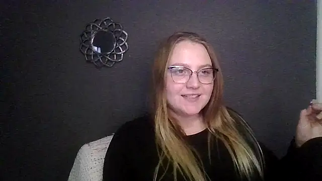 Snapshot of PhatAssBlond chatting on February 21, 2:28 am PhatAssBlond online show from February 21, 2:28 am