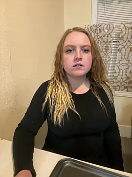 Snapshot of PhatAssBlond chatting on February 22, 4:07 am PhatAssBlond online show from February 22, 4:07 am