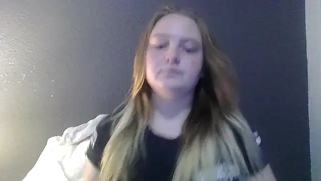 Snapshot of PhatAssBlond chatting on February 23, 5:39 pm PhatAssBlond online show from February 23, 5:39 pm