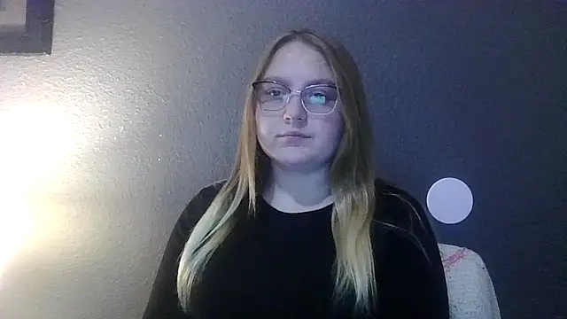 Snapshot of PhatAssBlond chatting on February 24, 8:58 pm PhatAssBlond online show from February 24, 8:58 pm