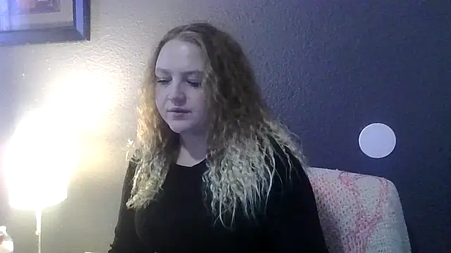 Snapshot of PhatAssBlond chatting on February 25, 5:15 pm PhatAssBlond online show from February 25, 5:15 pm