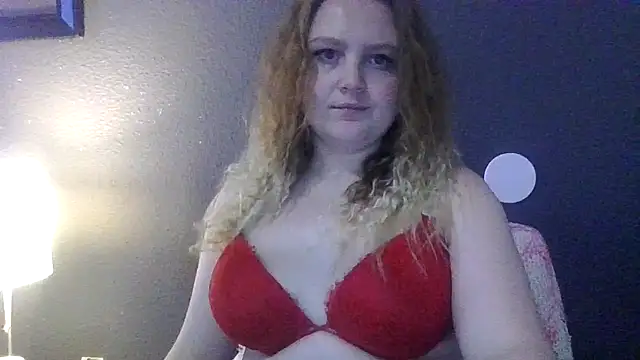 Snapshot of PhatAssBlond chatting on February 25, 8:19 pm PhatAssBlond online show from February 25, 8:19 pm