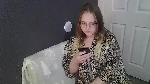 Snapshot of PhatAssBlond chatting on March 5, 11:16 pm PhatAssBlond online show from March 5, 11:16 pm