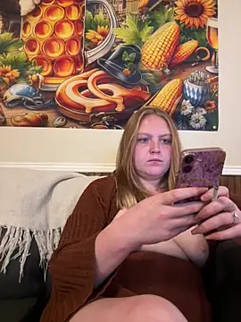 Snapshot of PhatAssBlond chatting on September 17, 6:53 pm PhatAssBlond online show from September 17, 6:53 pm