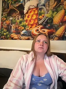 Snapshot of PhatAssBlond chatting on September 22, 1:35 pm PhatAssBlond online show from September 22, 1:35 pm