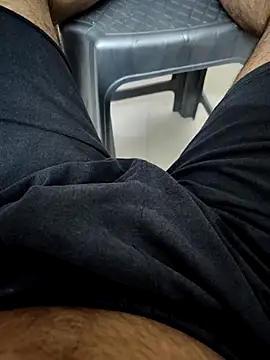 Snapshot of SplitPrestige19 chatting on December 17, 6:58 pm SplitPrestige19 online show from December 17, 6:58 pm