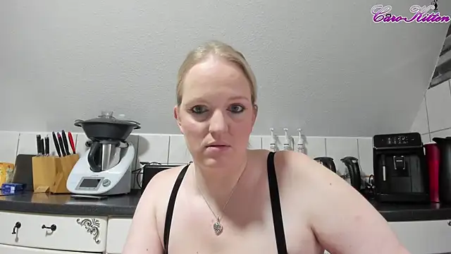 caro kitten online show from December 14, 10:56 am