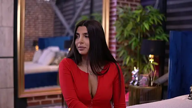 NicoleCellini online show from November 16, 6:57 pm