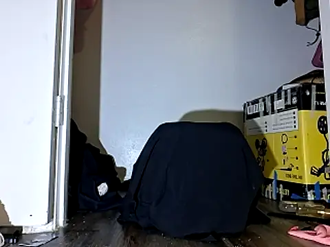 Snapshot of Amarok39 chatting on October 18, 2:14 am Amarok39 online show from October 18, 2:14 am