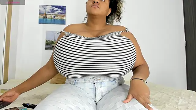 Snapshot of bigmom69_ chatting on November 3, 12:24 am bigmom69 online show from November 3, 12:24 am