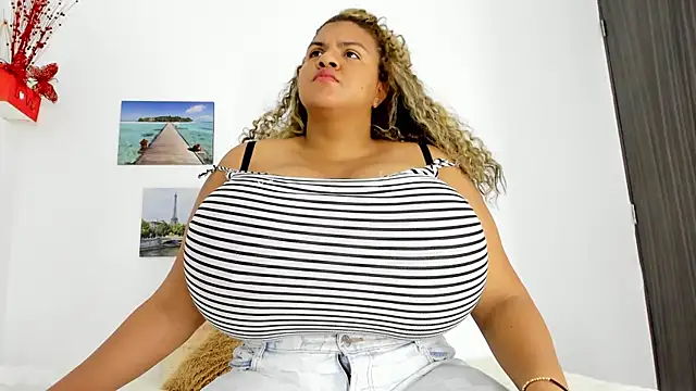 Snapshot of bigmom69_ chatting on December 16, 12:10 pm bigmom69 online show from December 16, 12:10 pm