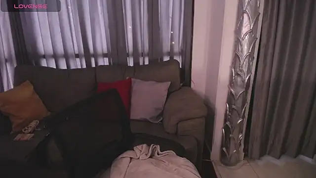 lia huan online show from February 3, 1:51 pm