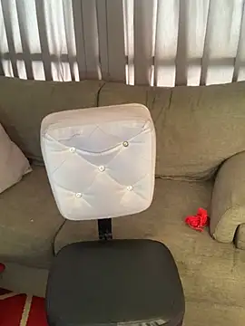 lia huan online show from March 7, 5:28 pm