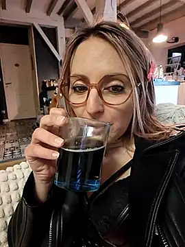 Snapshot of Jade_Emeraud chatting on March 5, 10:10 pm Jade Emeraud online show from March 5, 10:10 pm