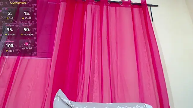 Snapshot of RominaFiore_ chatting on January 19, 11:10 pm RominaFiore online show from January 19, 11:10 pm