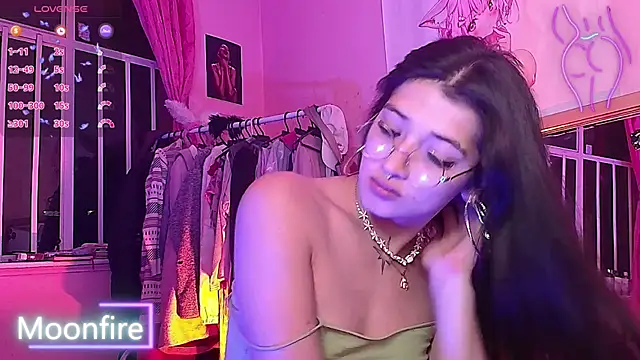 moonfiredancer online show from September 10, 3:28 am