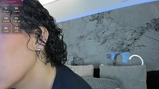 LIZ HOLMES online show from October 28, 10:30 am