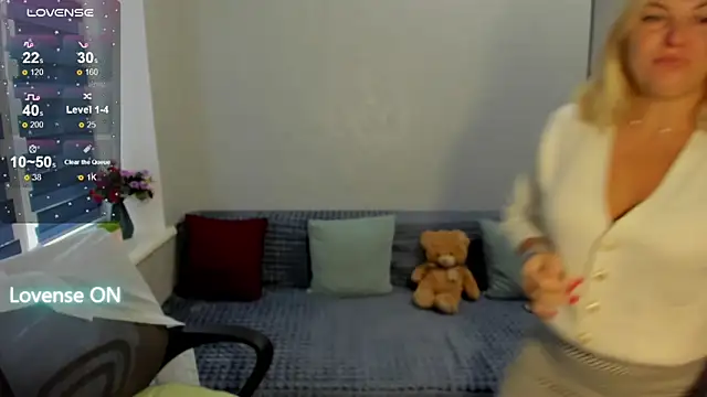 Snapshot of sweet___margaret chatting on October 15, 11:10 am sweet margaret online show from October 15, 11:10 am