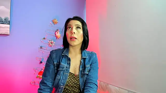 Snapshot of AdelleLennox_cg chatting on December 27, 11:39 am AdelleLennox cg online show from December 27, 11:39 am