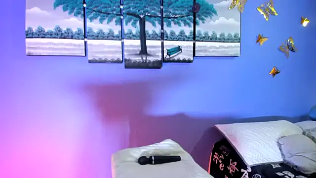 Snapshot of AdelleLennox_cg chatting on February 8, 11:33 am AdelleLennox cg online show from February 8, 11:33 am