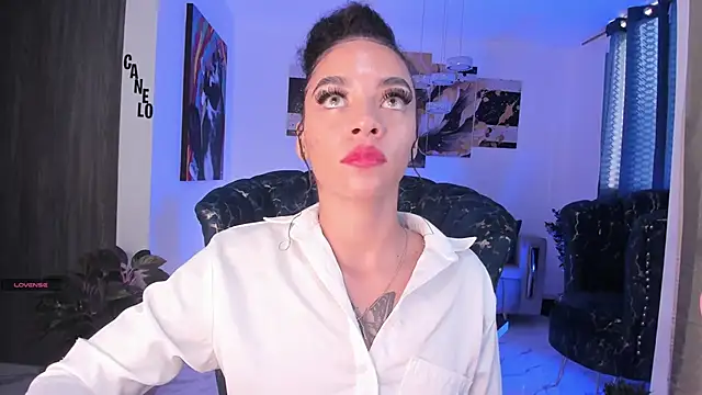 pretty pettite online show from December 11, 9:45 pm