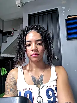 pretty pettite online show from December 19, 10:39 pm