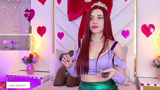 Snapshot of Flor_delunaa chatting on February 19, 12:56 pm Flor delunaa online show from February 19, 12:56 pm