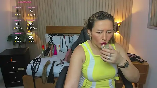 luciana ballesteros  online show from December 20, 12:56 pm