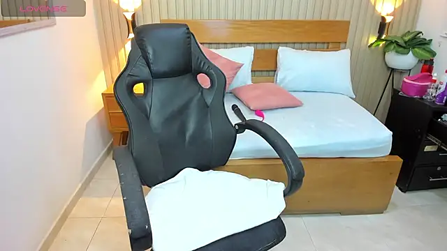 luciana ballesteros  online show from March 14, 12:21 pm