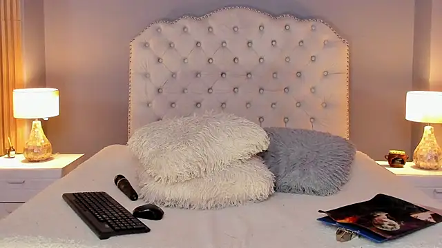 RamonaSimons online show from October 22, 8:08 pm