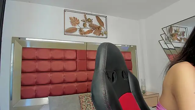Snapshot of FaloonRoussel chatting on June 10, 8:08 pm FaloonRoussel online show from June 10, 8:08 pm