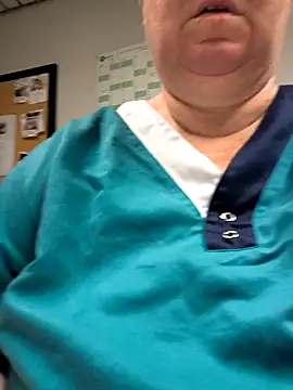 Snapshot of poussychats chatting on December 16, 4:28 am poussychats online show from December 16, 4:28 am