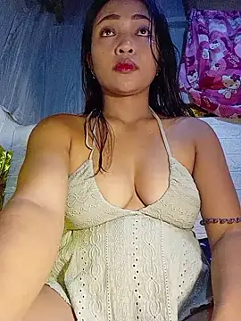 Snapshot of prettybella4u chatting on June 18, 1:37 pm prettybella4u online show from June 18, 1:37 pm