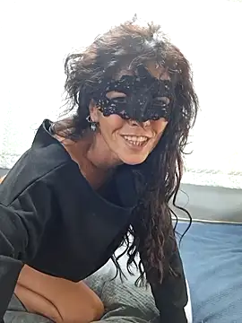 Snapshot of EmySkinny85 chatting on November 1, 9:17 pm EmySkinny85 online show from November 1, 9:17 pm