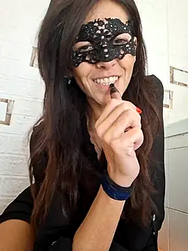 Snapshot of EmySkinny85 chatting on November 19, 9:42 am EmySkinny85 online show from November 19, 9:42 am