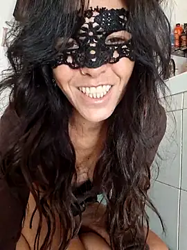 Snapshot of EmySkinny85 chatting on November 23, 9:20 am EmySkinny85 online show from November 23, 9:20 am