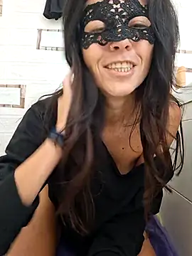 Snapshot of EmySkinny85 chatting on November 24, 8:58 am EmySkinny85 online show from November 24, 8:58 am