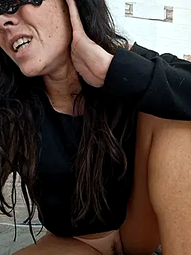 Snapshot of EmySkinny85 chatting on November 24, 9:03 pm EmySkinny85 online show from November 24, 9:03 pm