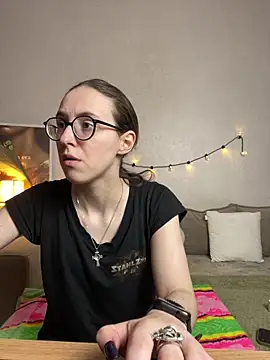 Snapshot of MartiniiSelenna chatting on May 9, 5:45 am MartiniiSelenna online show from May 9, 5:45 am